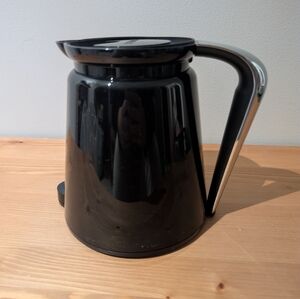 Keurig Insulated Coffee Carafe / Thermal Mug – Black | Like New